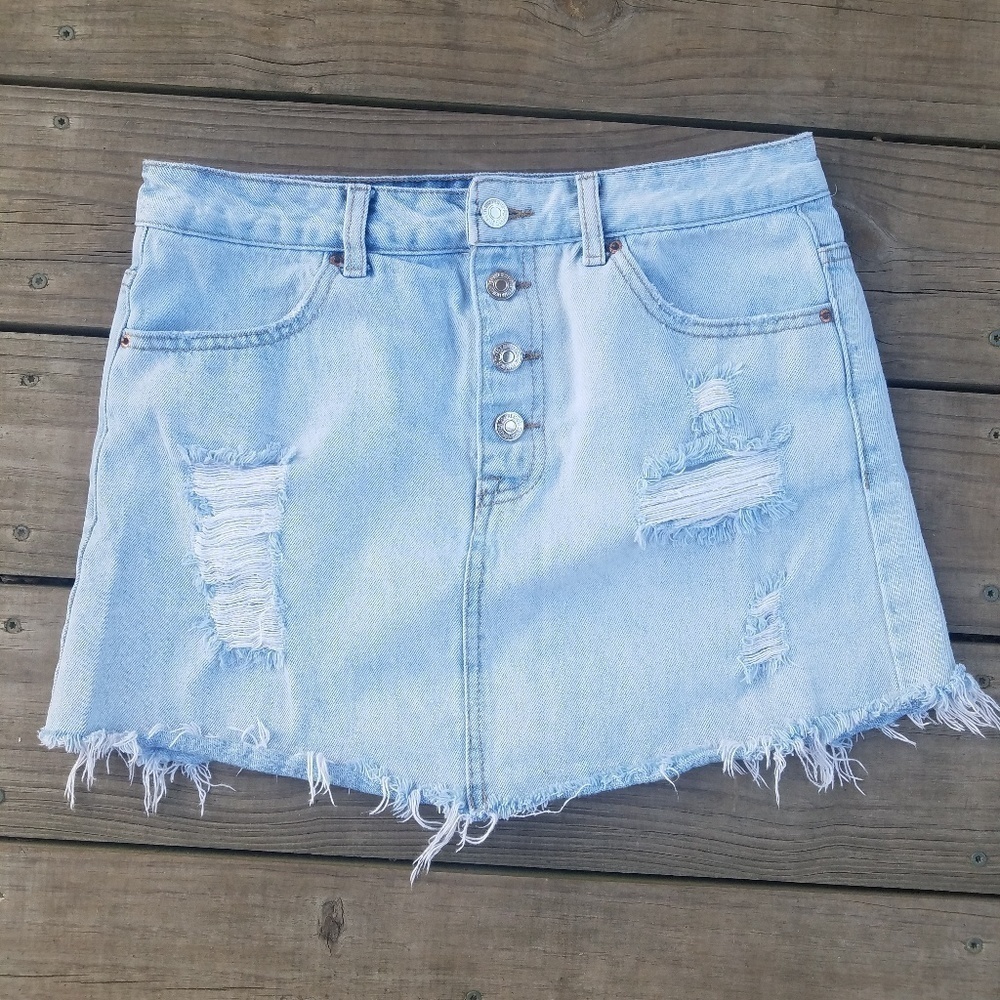 Forever 21 y2k button-front distressed skirt …